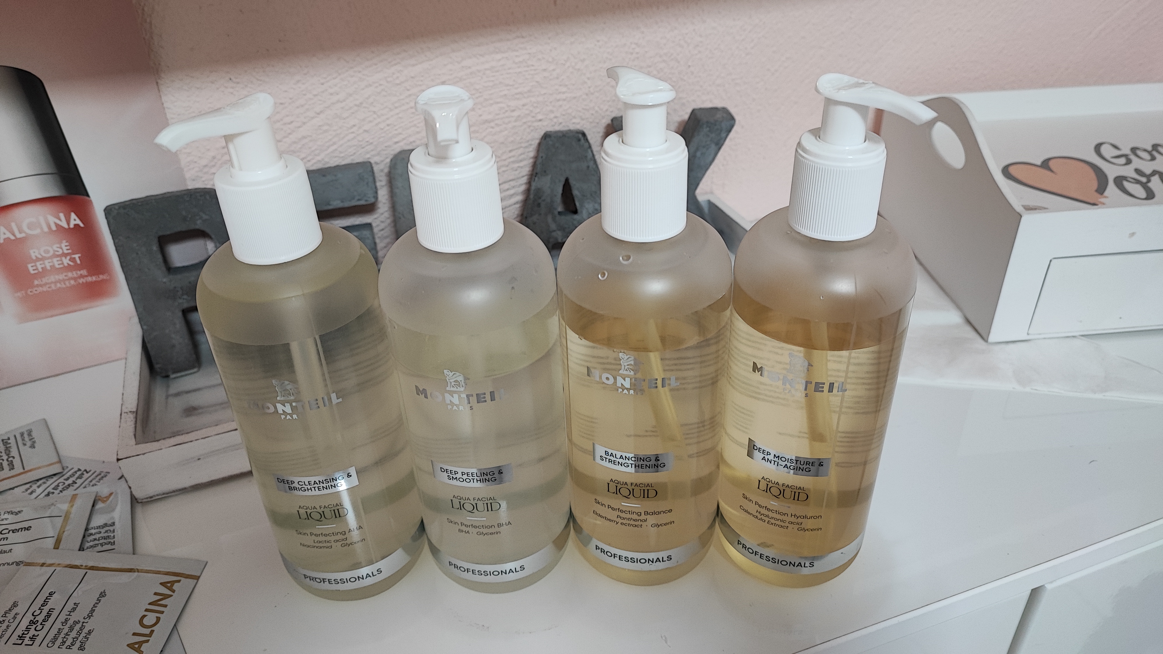 Die 4 Liquids zur Aqua Facial Behandlung Die 4 Liquids zur Aqua Facial Behandlung